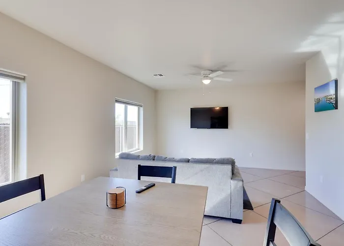 Apartment Golf, Hike & Boat! Bright Havasu *