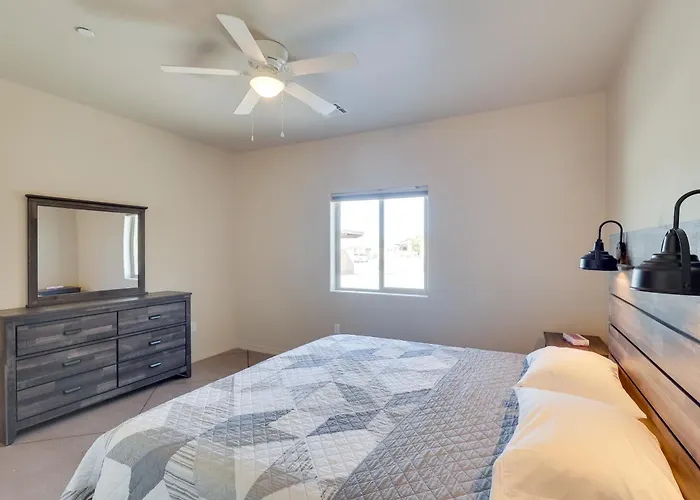 Apartment Golf, Hike & Boat! Bright Havasu Lake Havasu City